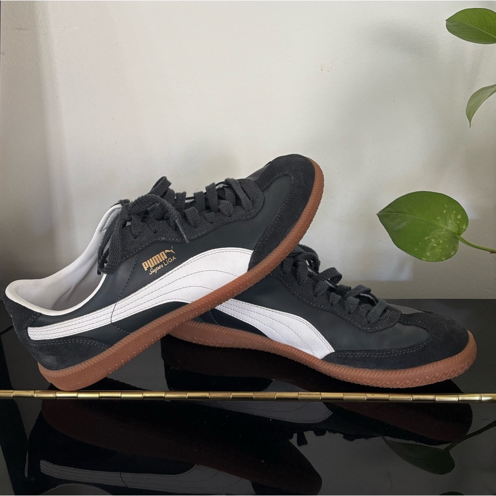 Men's Puma Super Liga Sneaker/ Amazing used condition- like new!